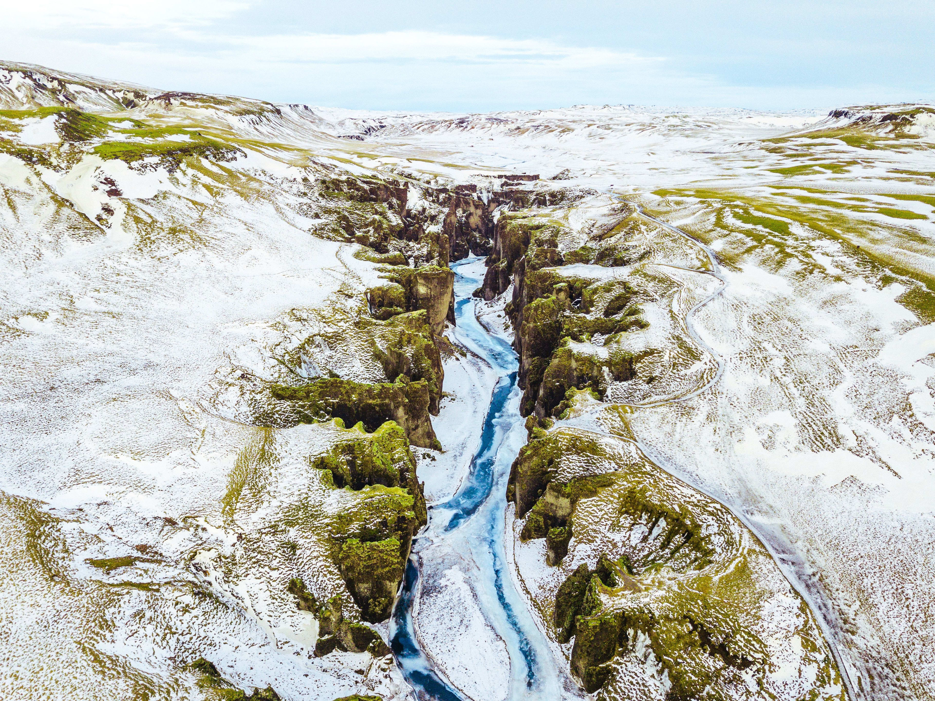 snow-coverd slippery Fjadrargljufur