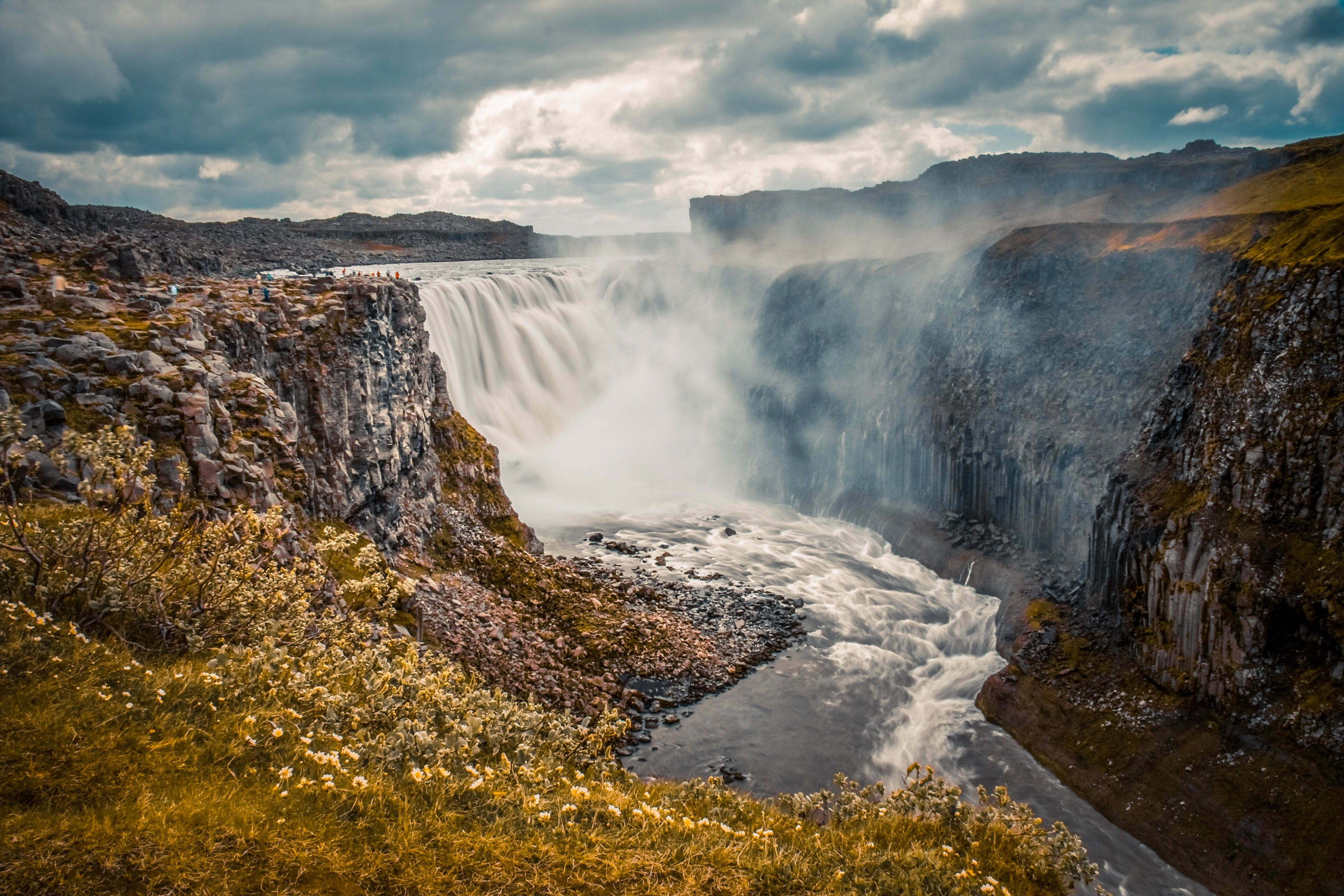 dettifoss on the cliff