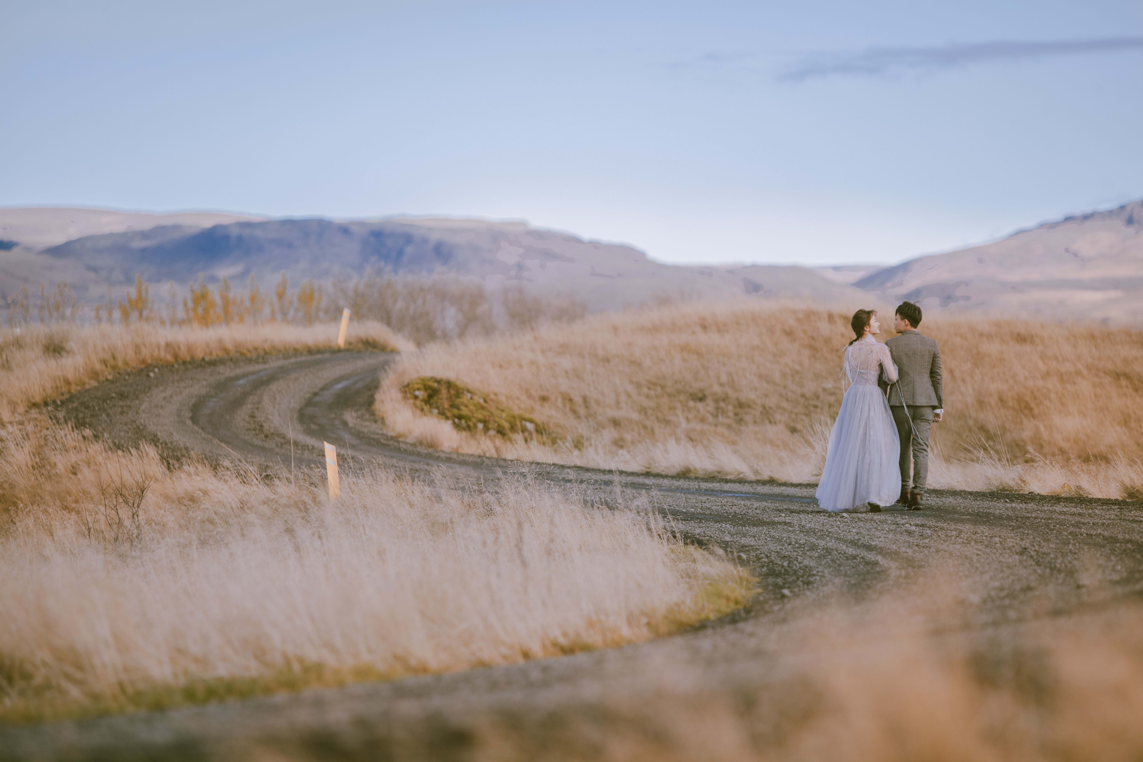 wedding couple in iceland wild