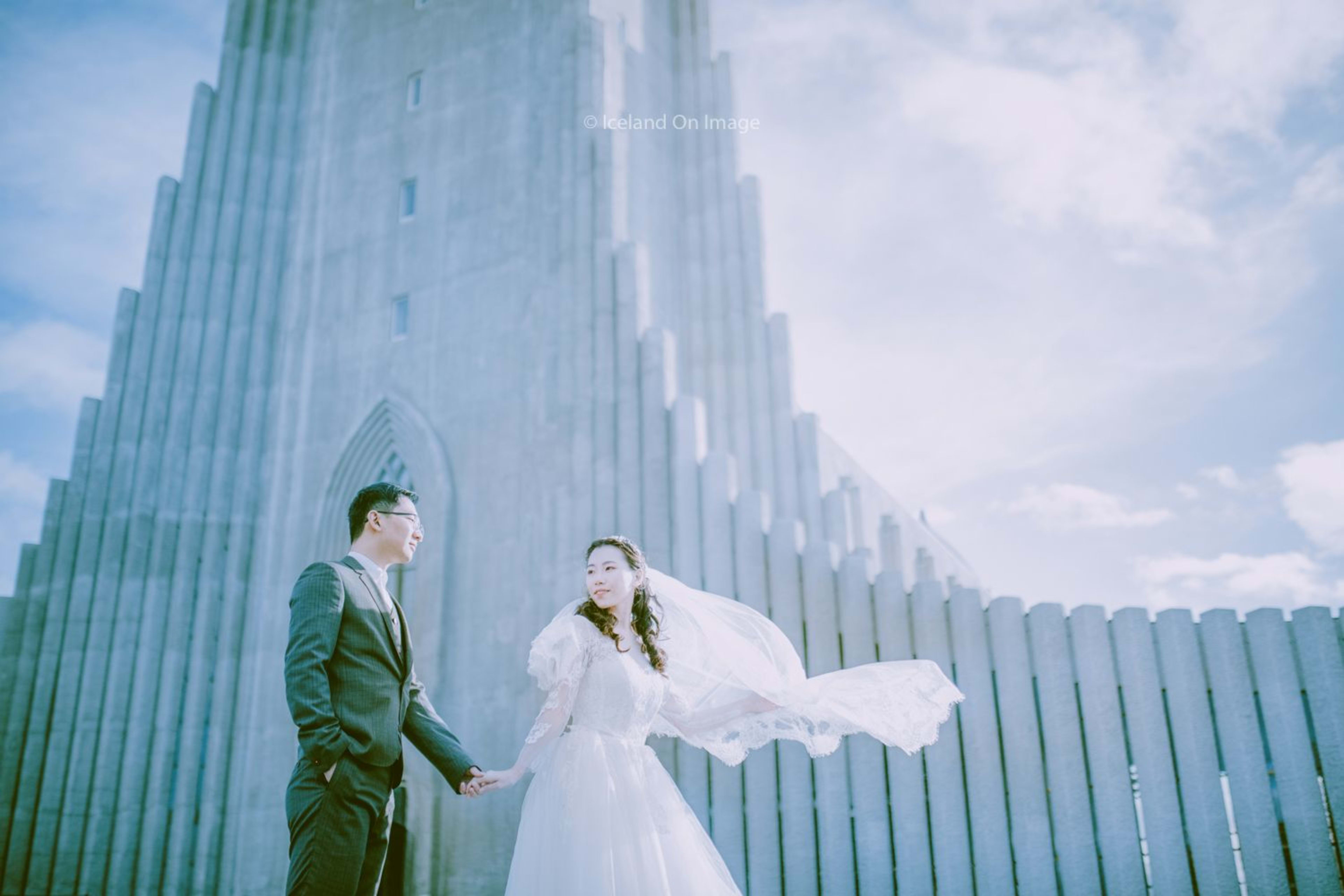 couple at Hallgrimskirkja