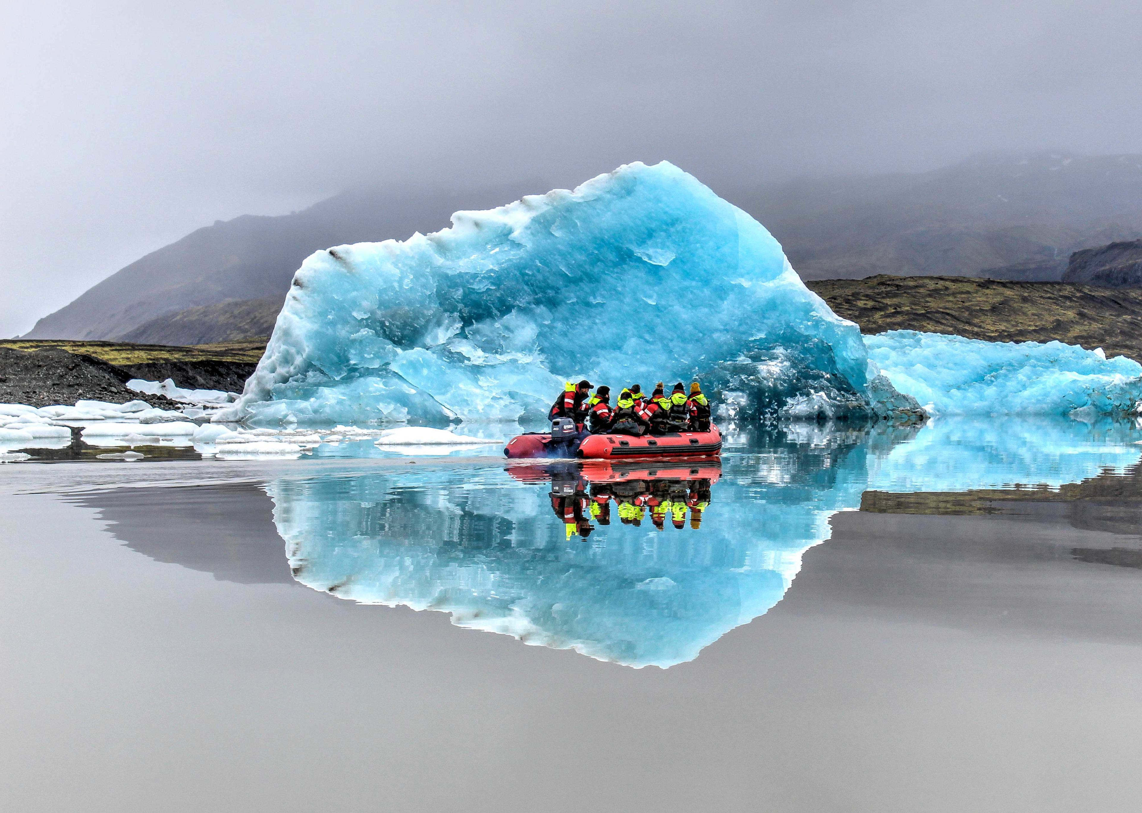 Fjallsarlon glacier lagoon Boat Tours 