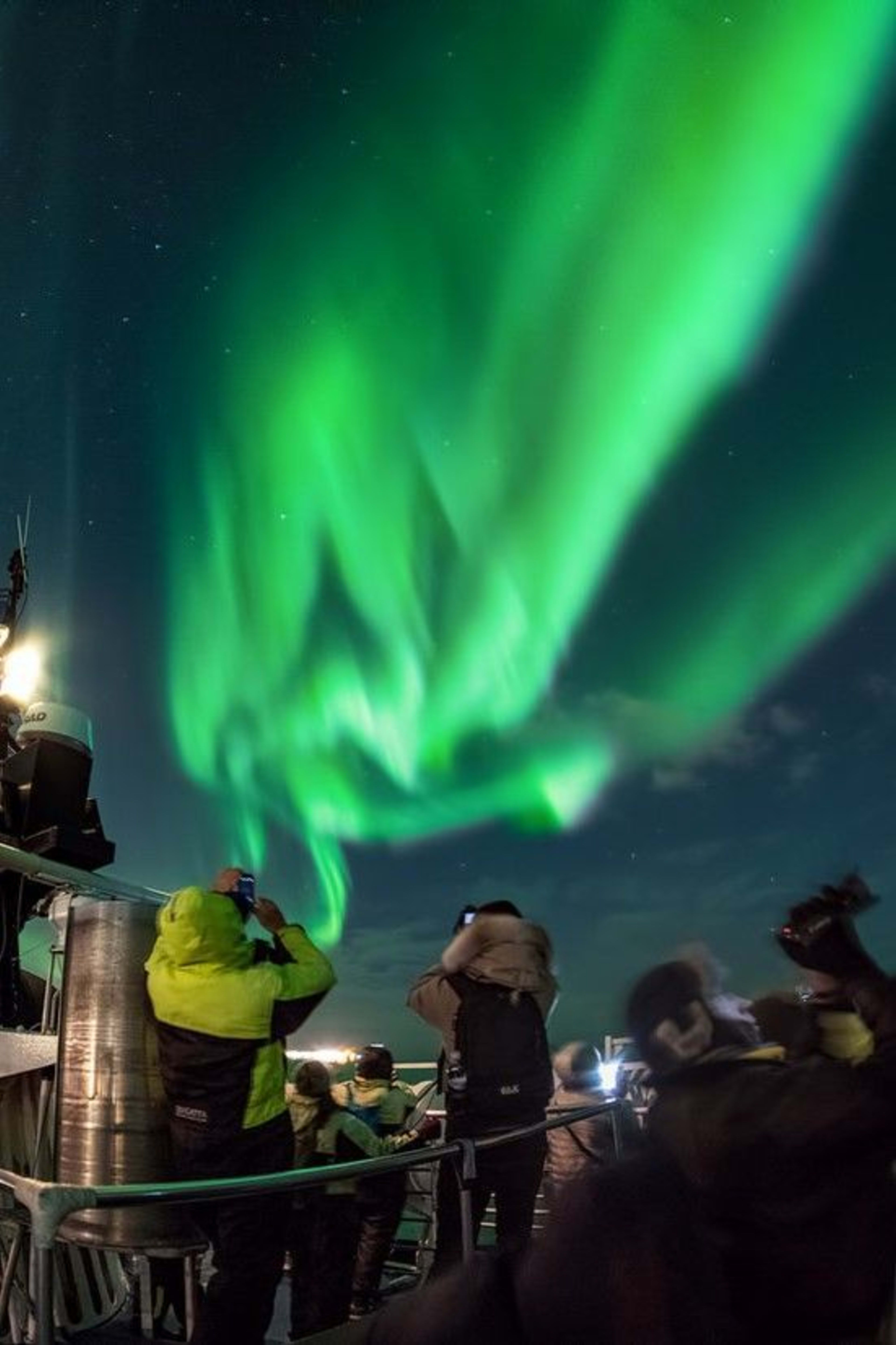 whatching northern lights on boat