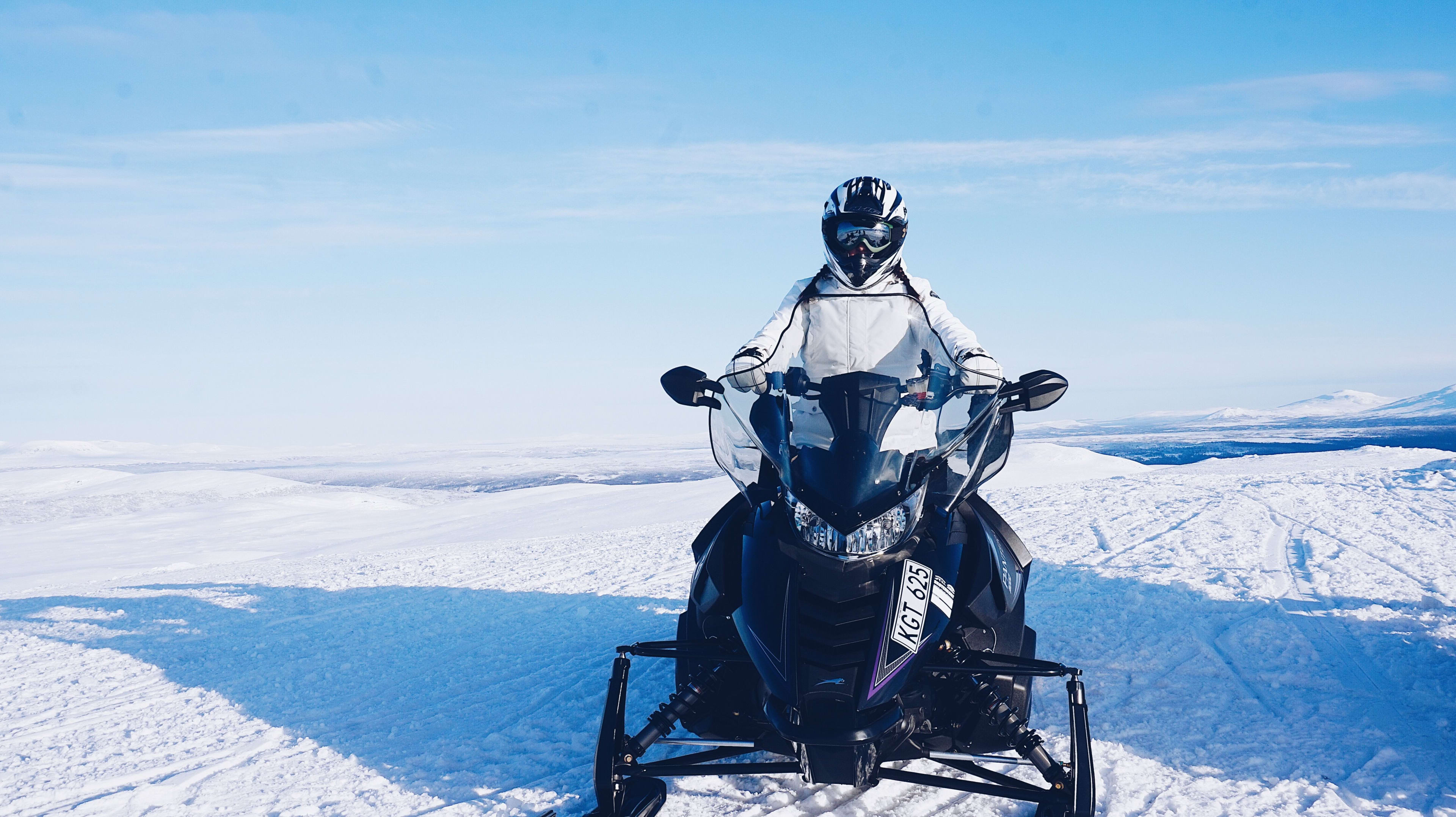 people ready for the snowmobiling