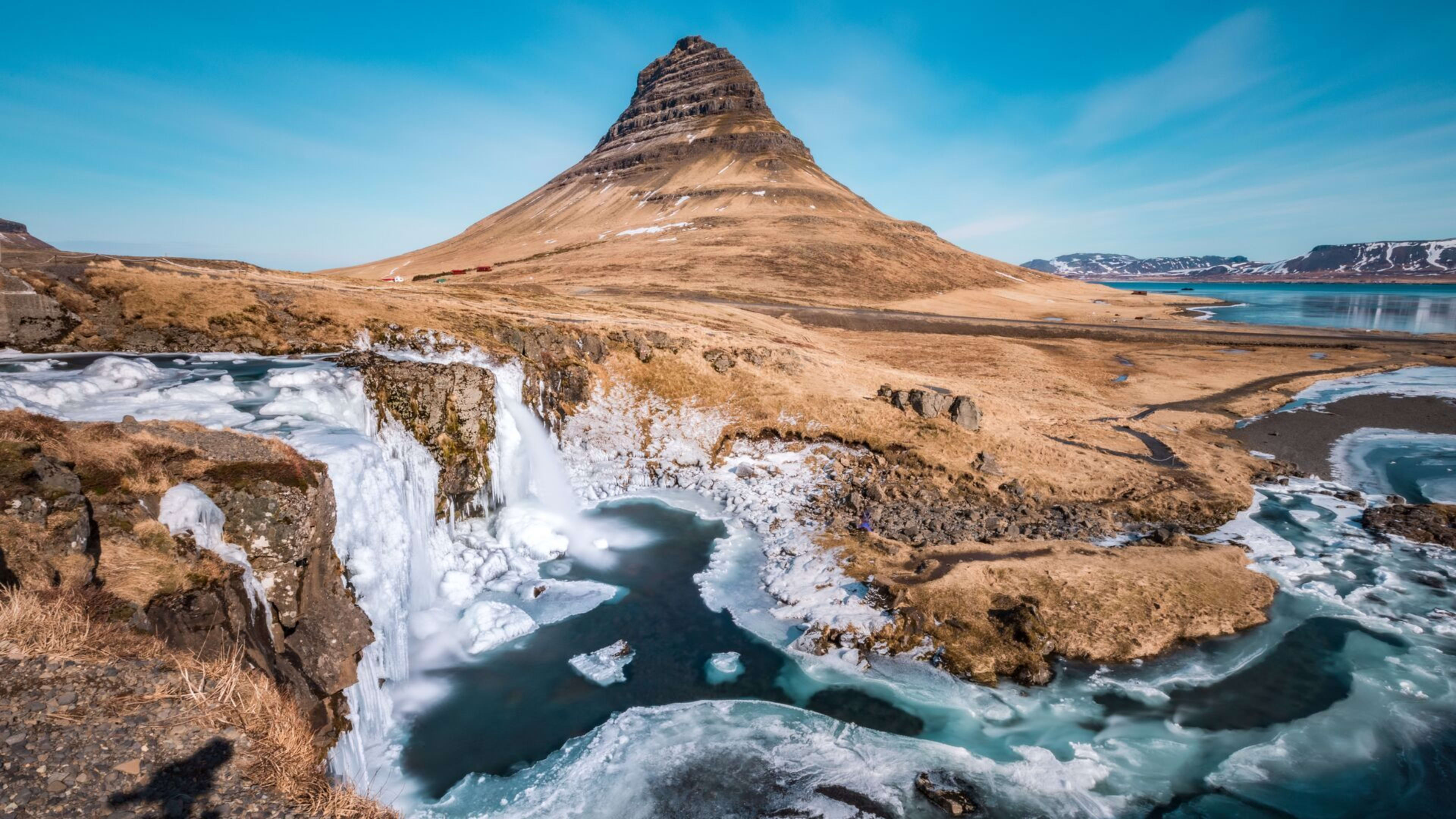 kirkjufell and kirkjufellsfoss