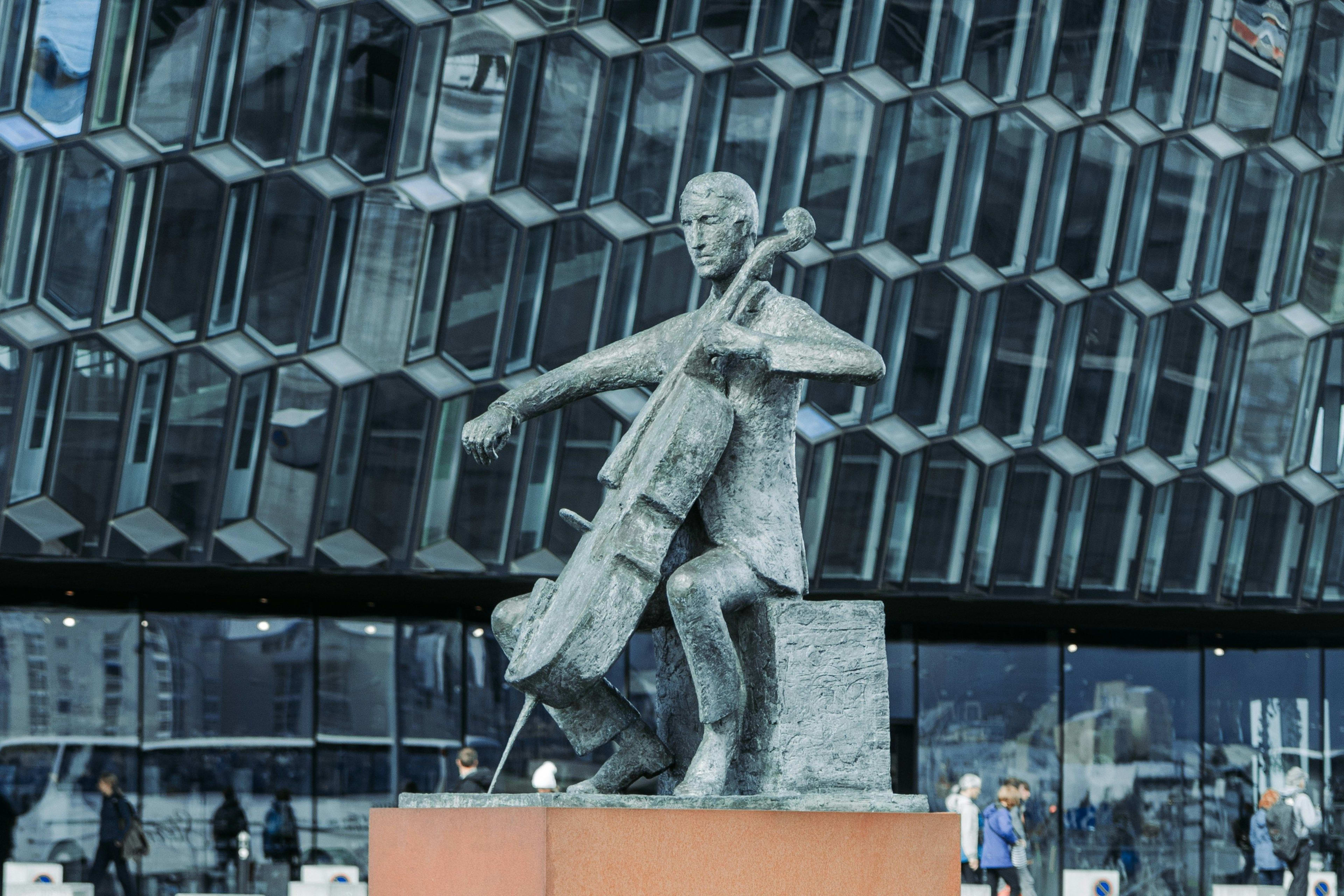 Harpa and Statue