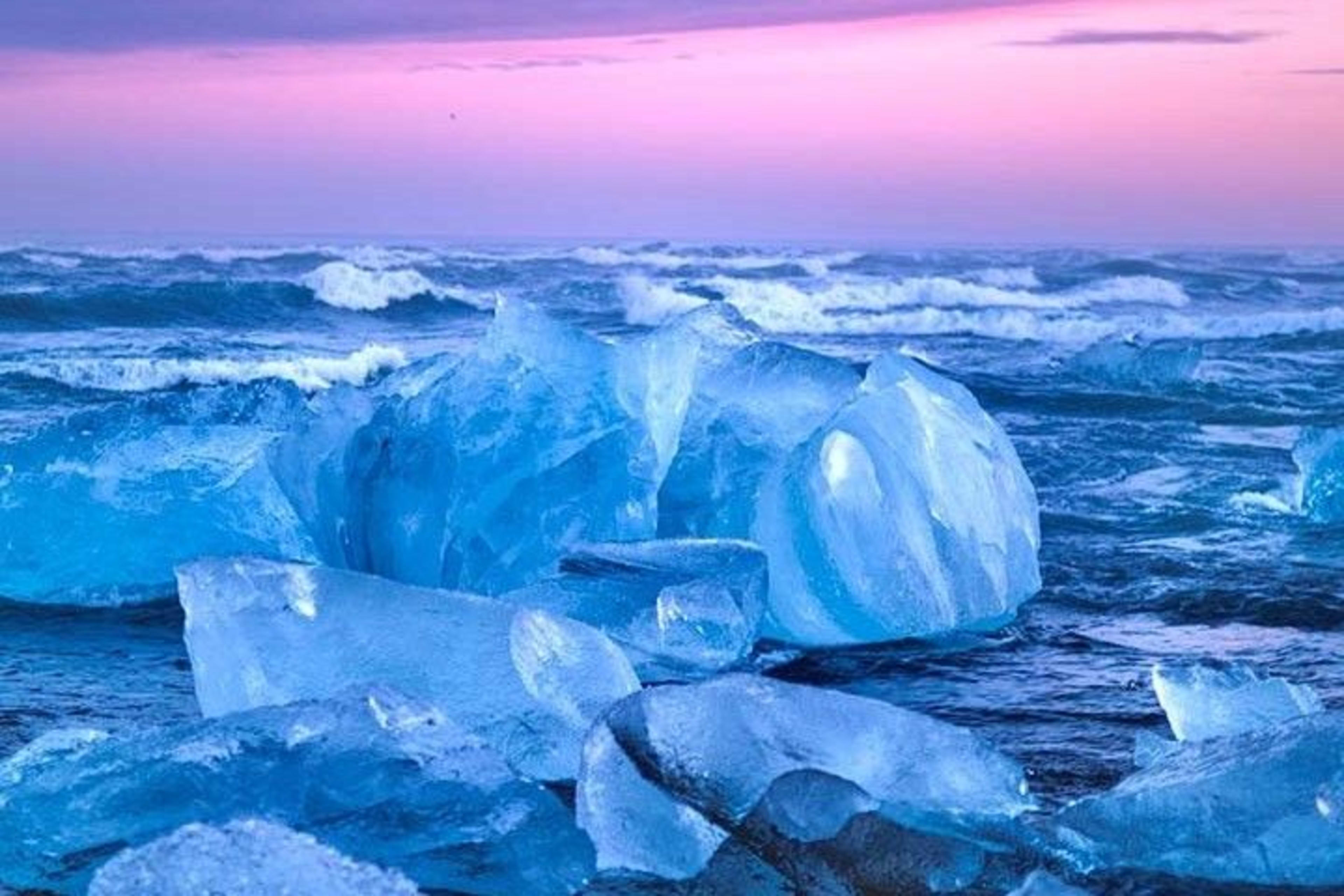dreamy iceland jokulsarlon glacier lagoon 