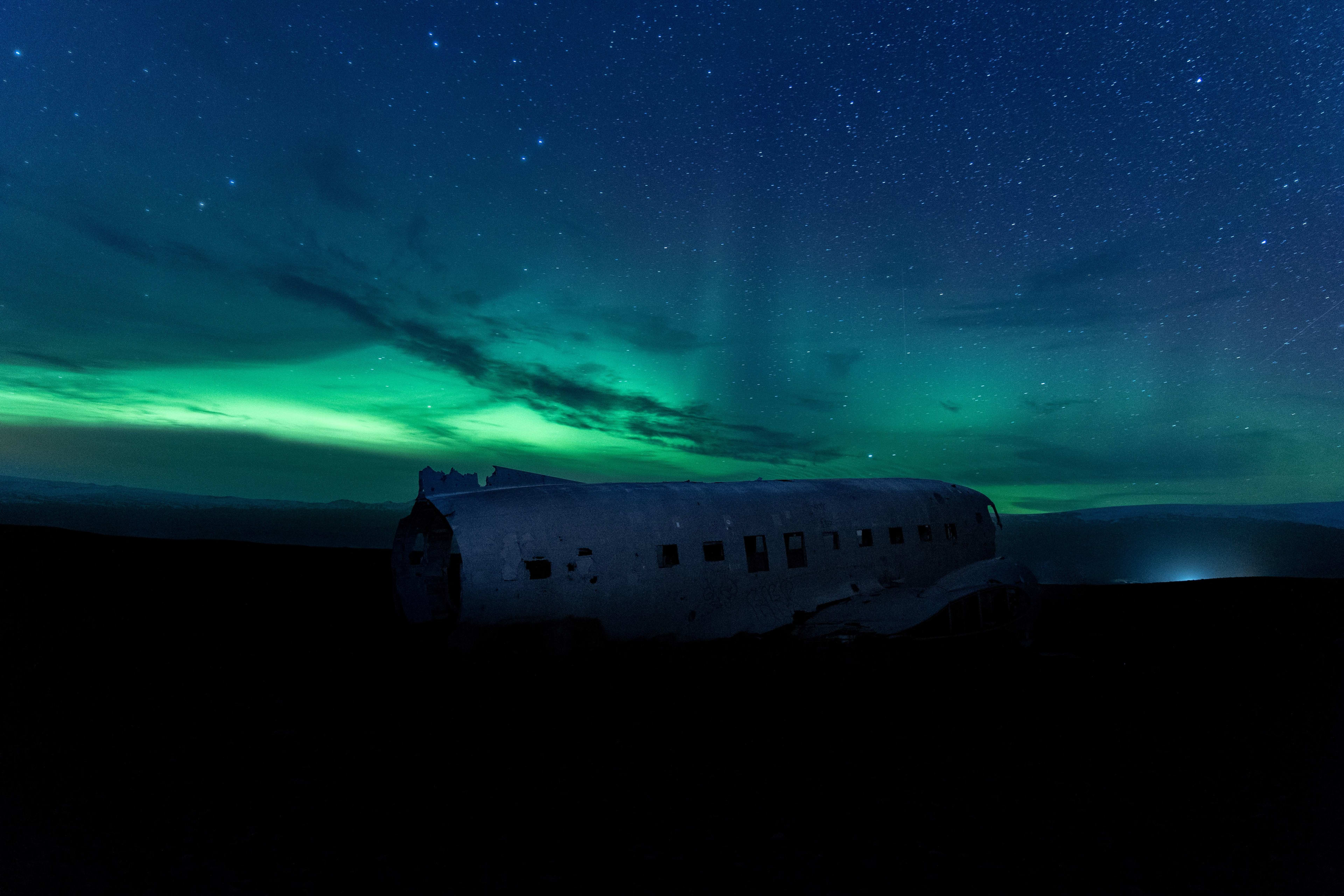 northern lights at solheimasandur plane wreck