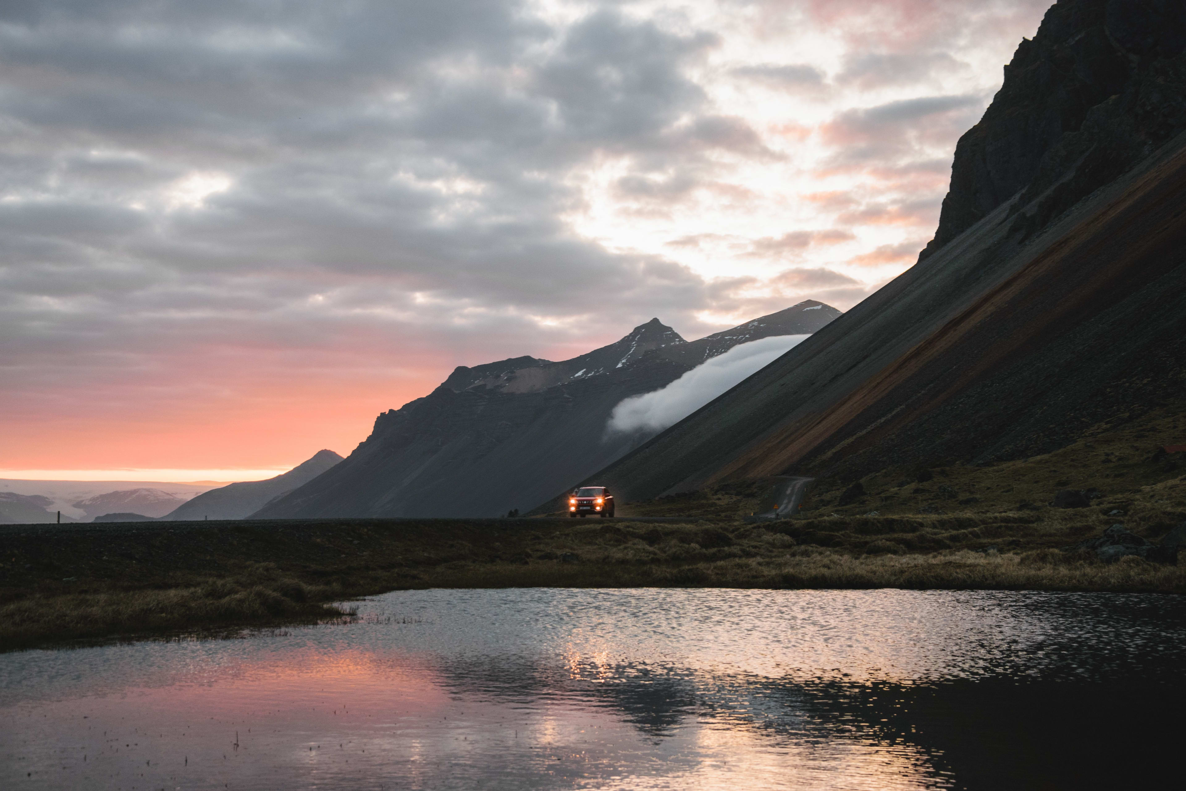 driving around the icelandic lake