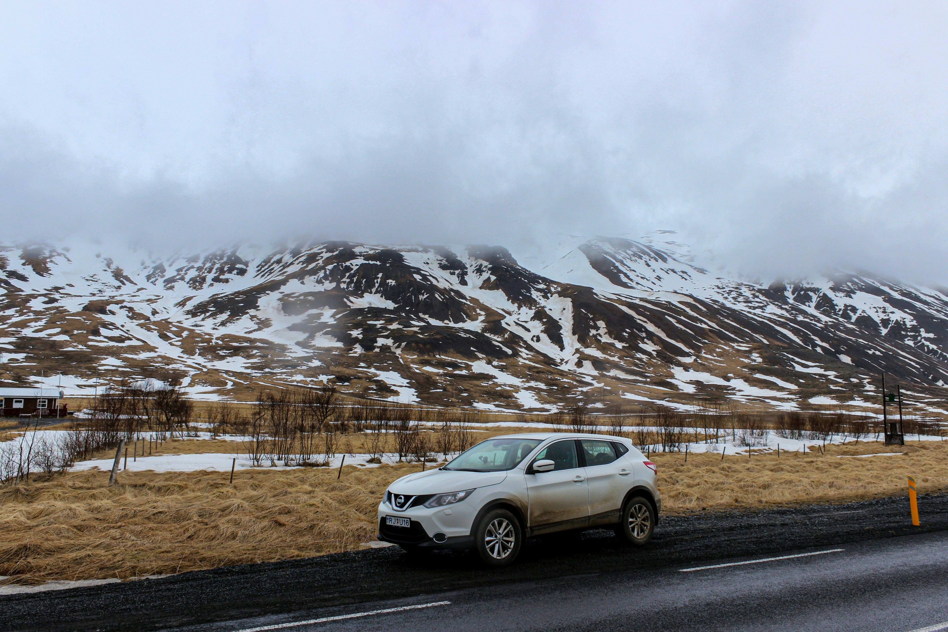 driving e-cars in iceland