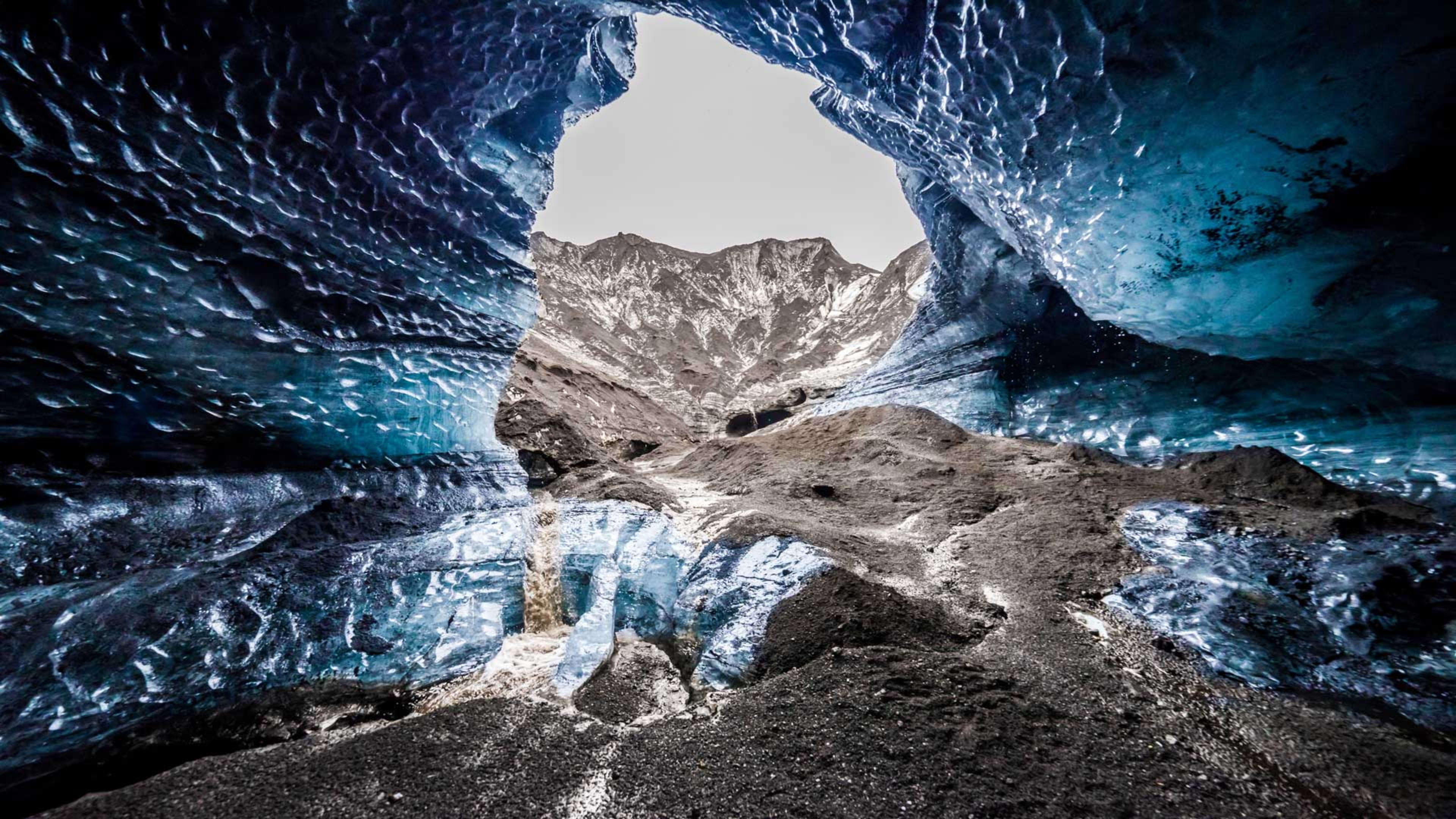 entrance to katla ice cave