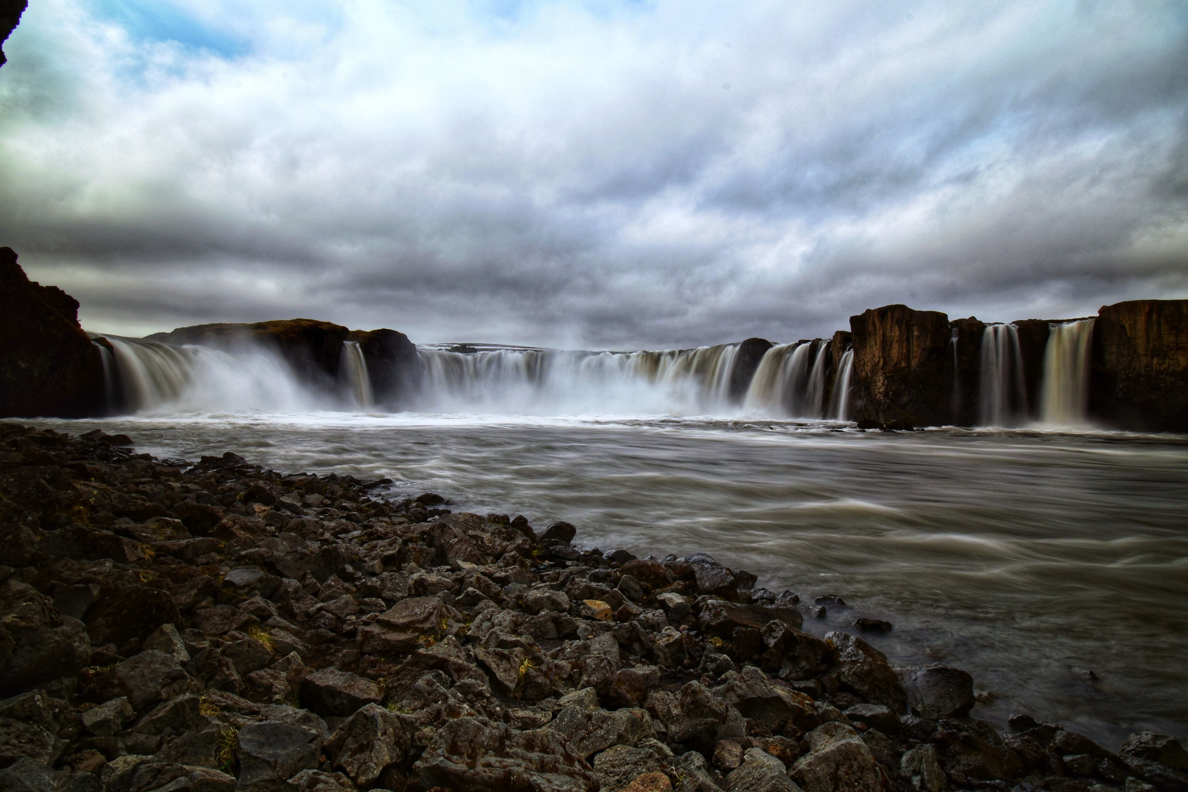 full view of godafoss