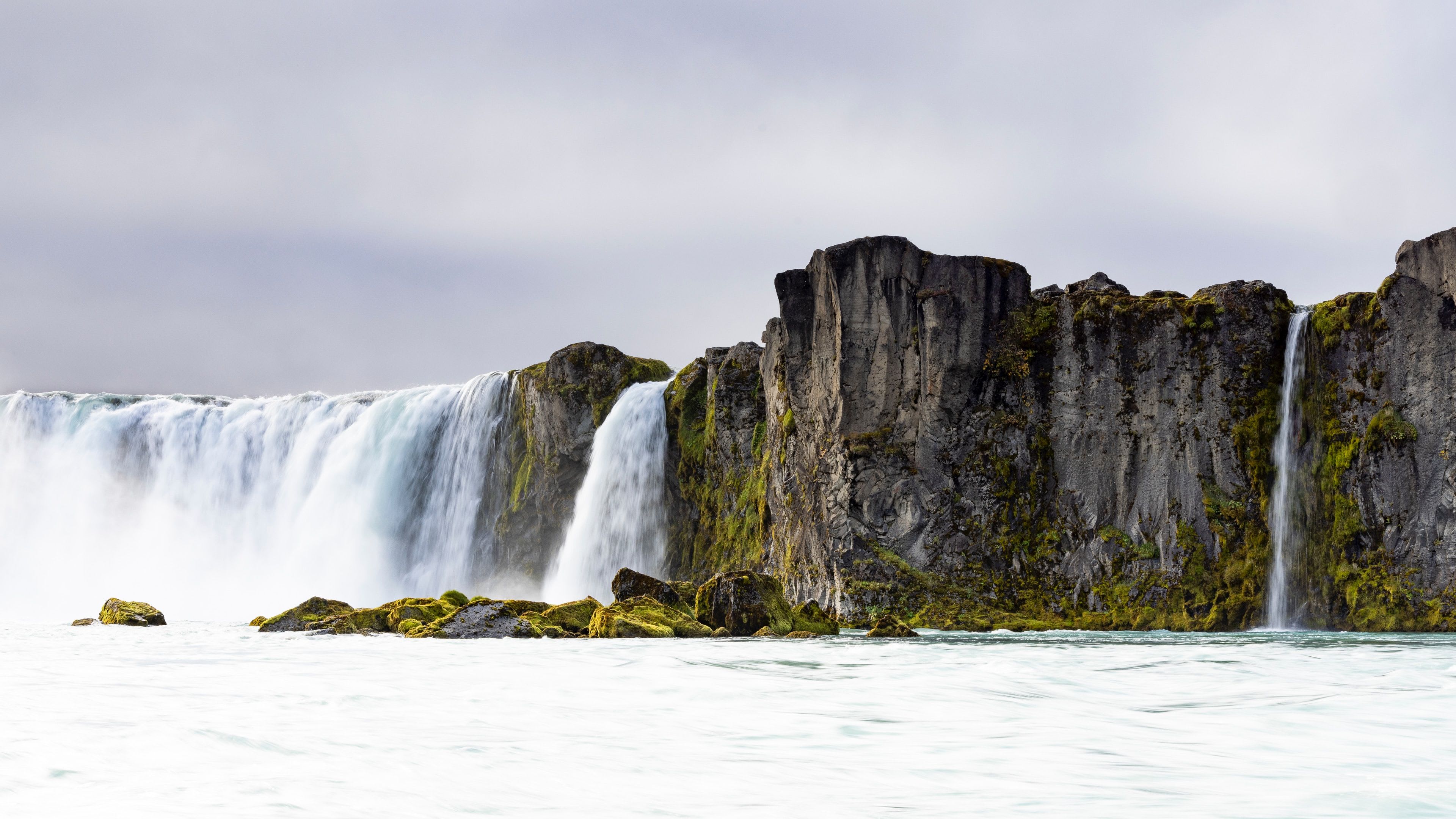 godafoss with cliff