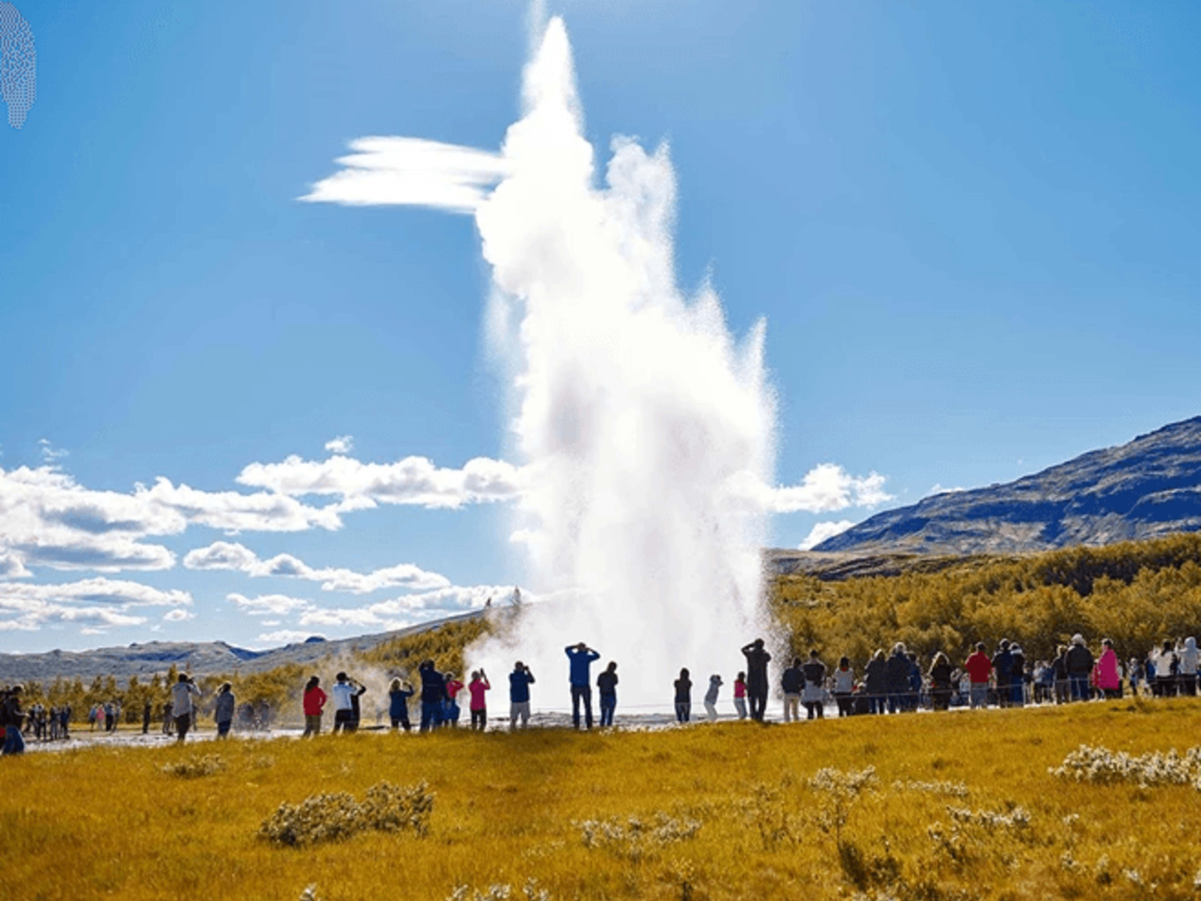 gyesir eruption group watching sightseeing iceland summer