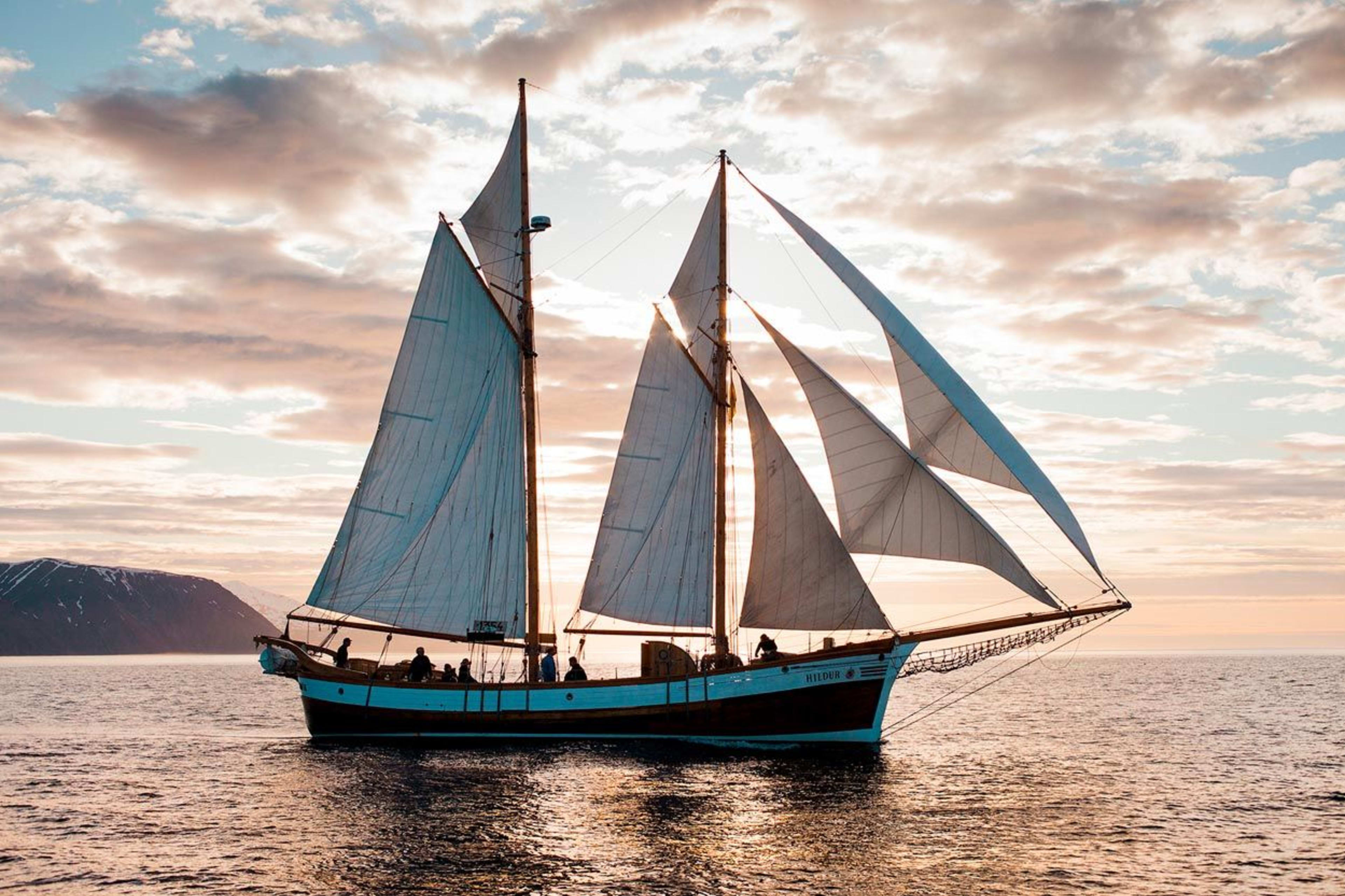 hildur sailing in sunset