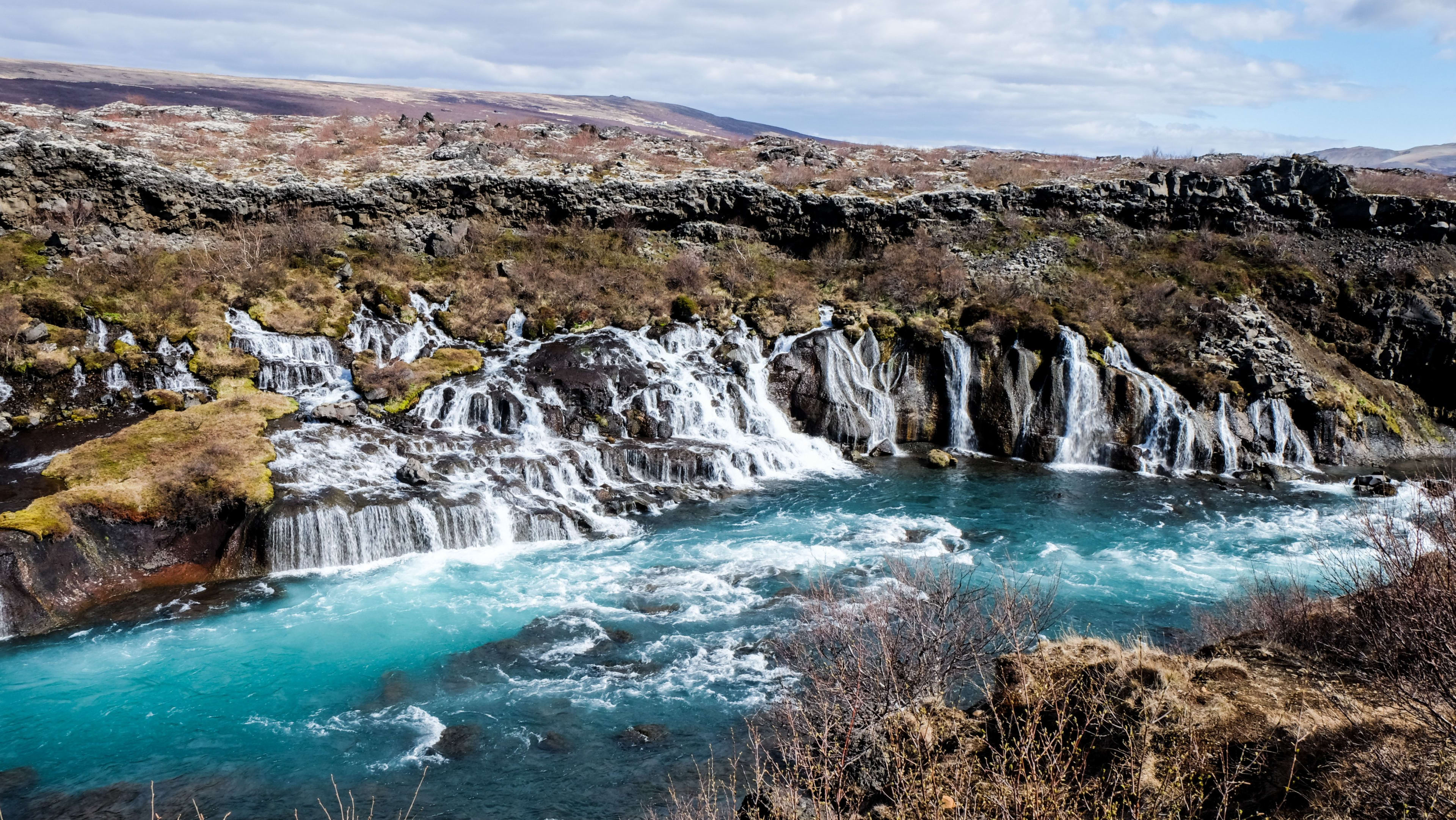 full view of hraunfossar