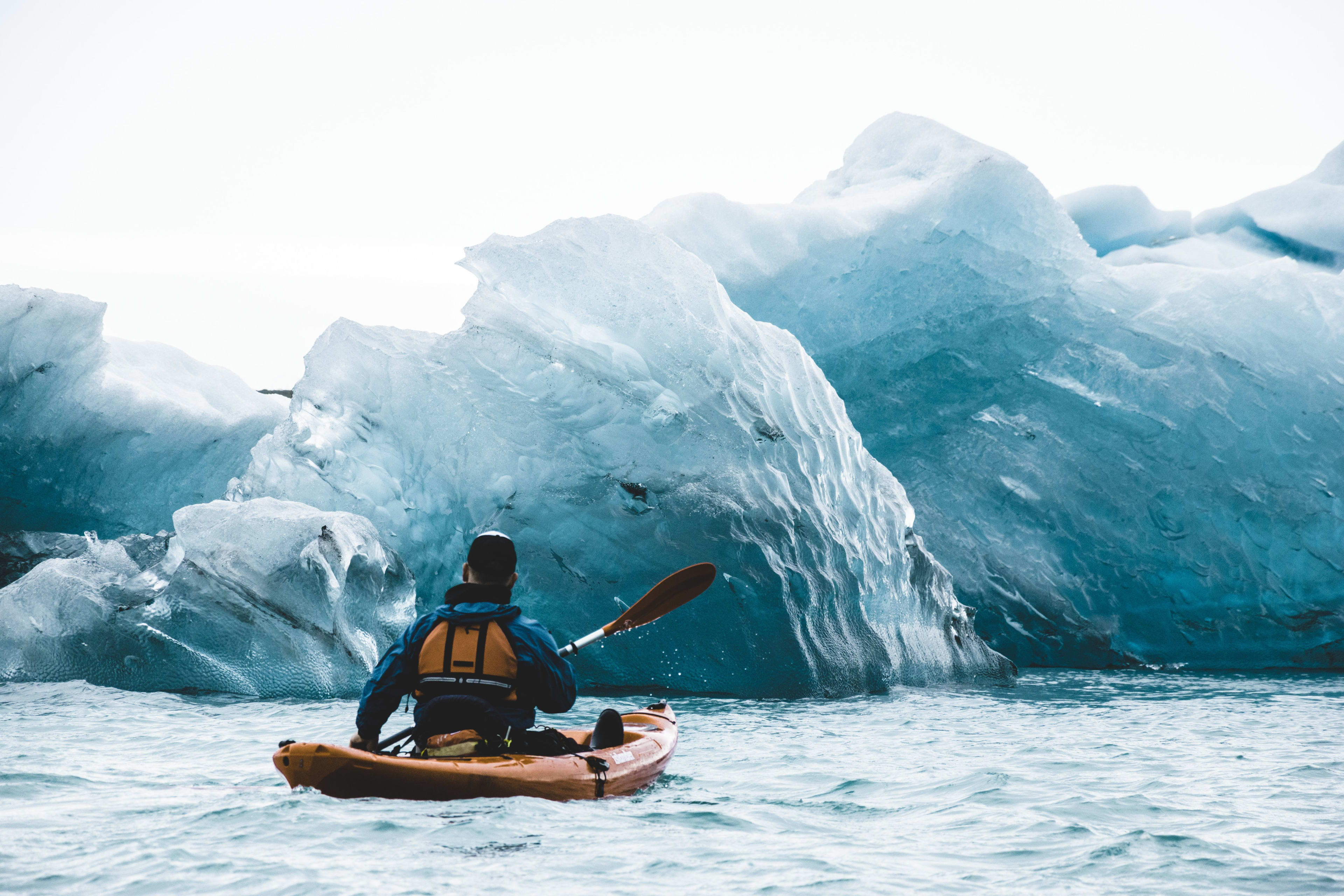 jokulsarlon kayaking towards ice