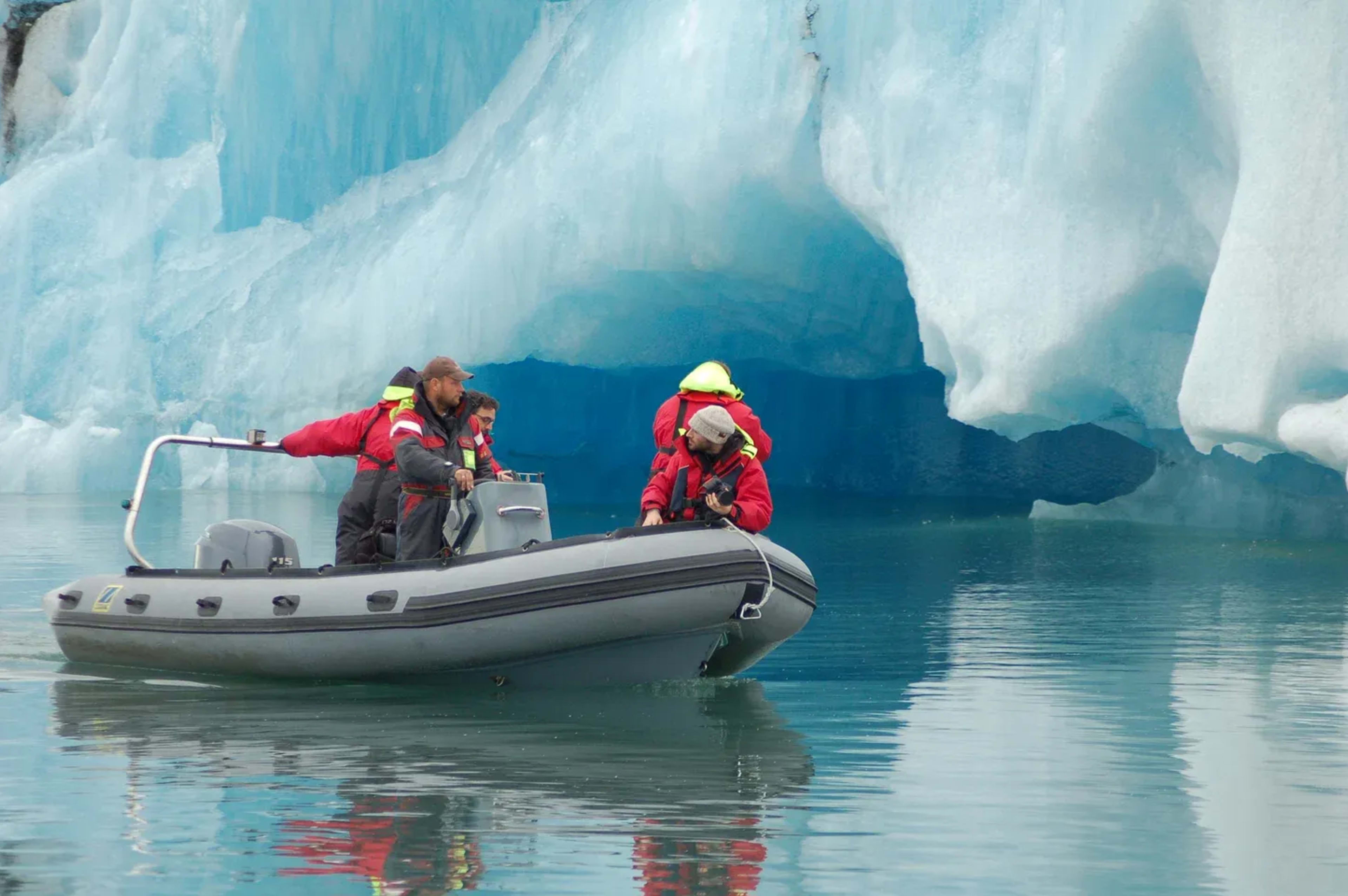 jokulsarlon zodiac boat tour