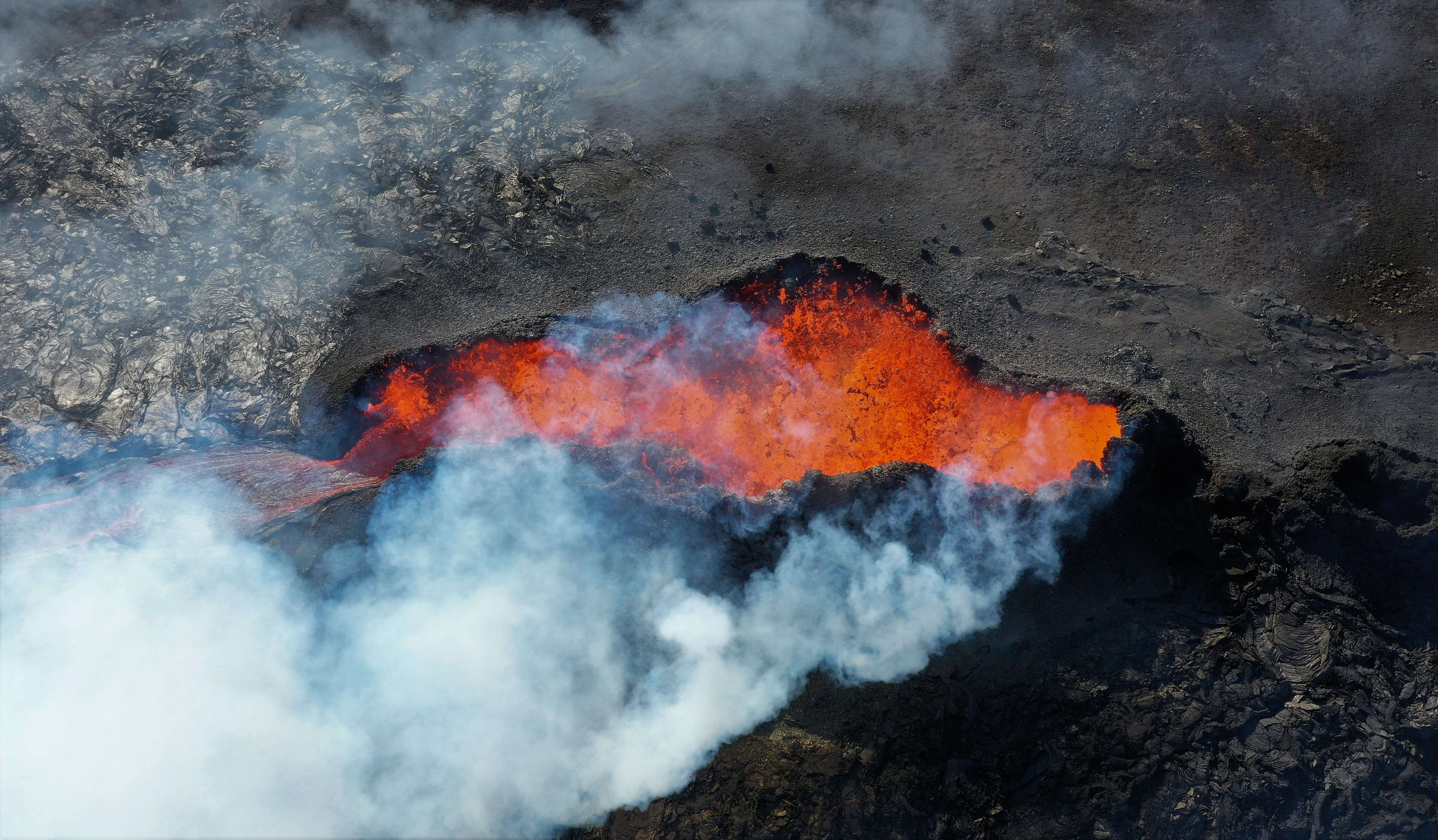 volcano eruption-reykjanes