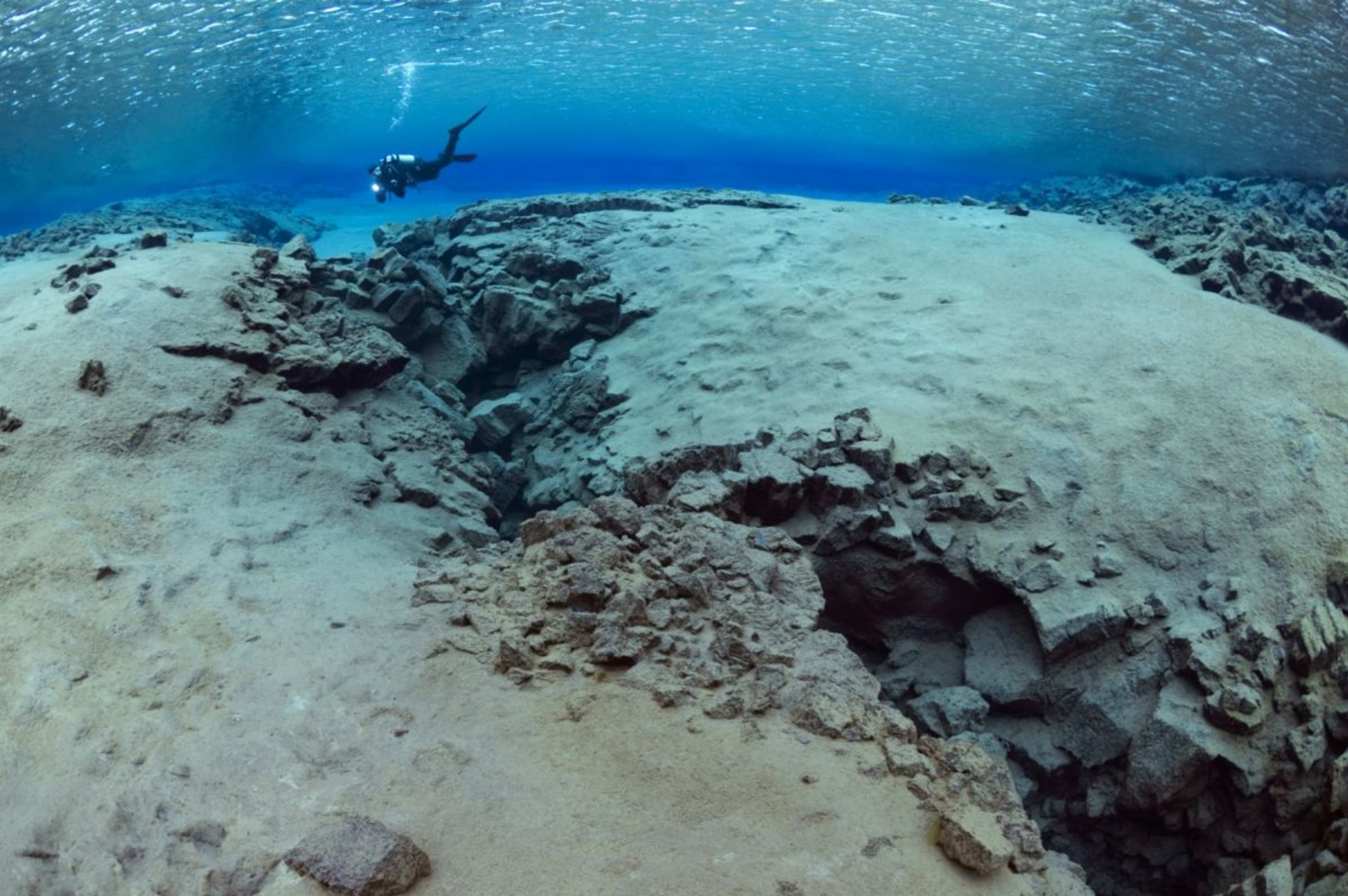 scuba diving in iceland silfra fissue with endless visability 