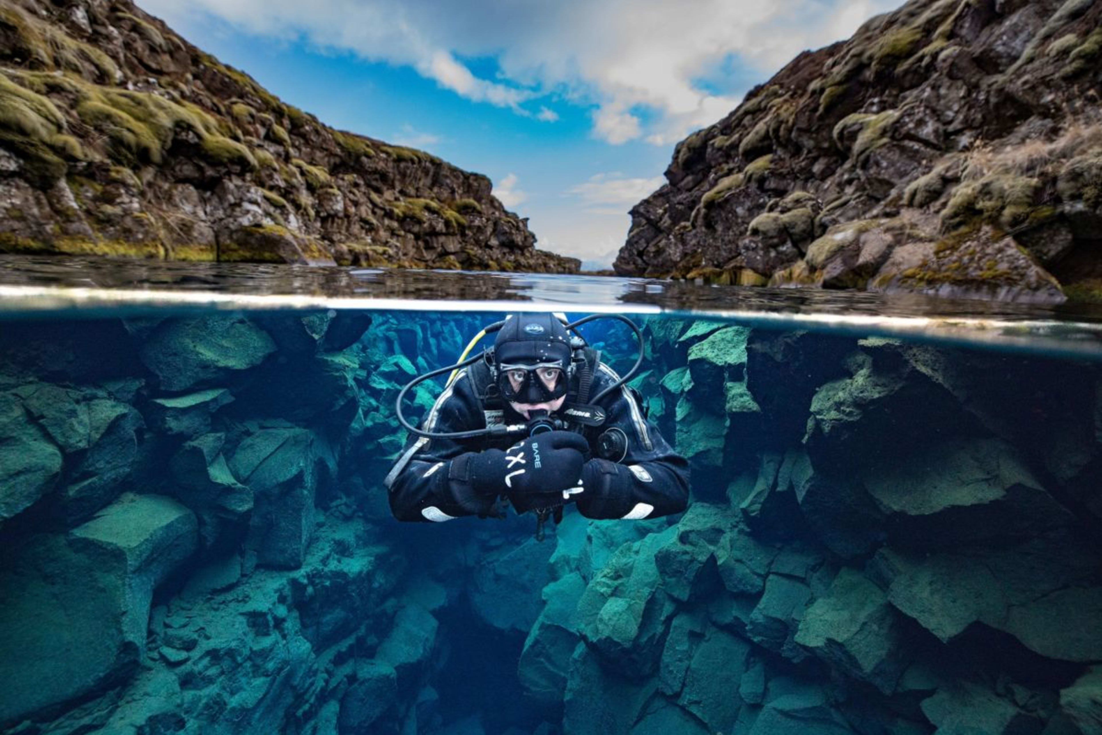 split view of silfra diving between the continents 