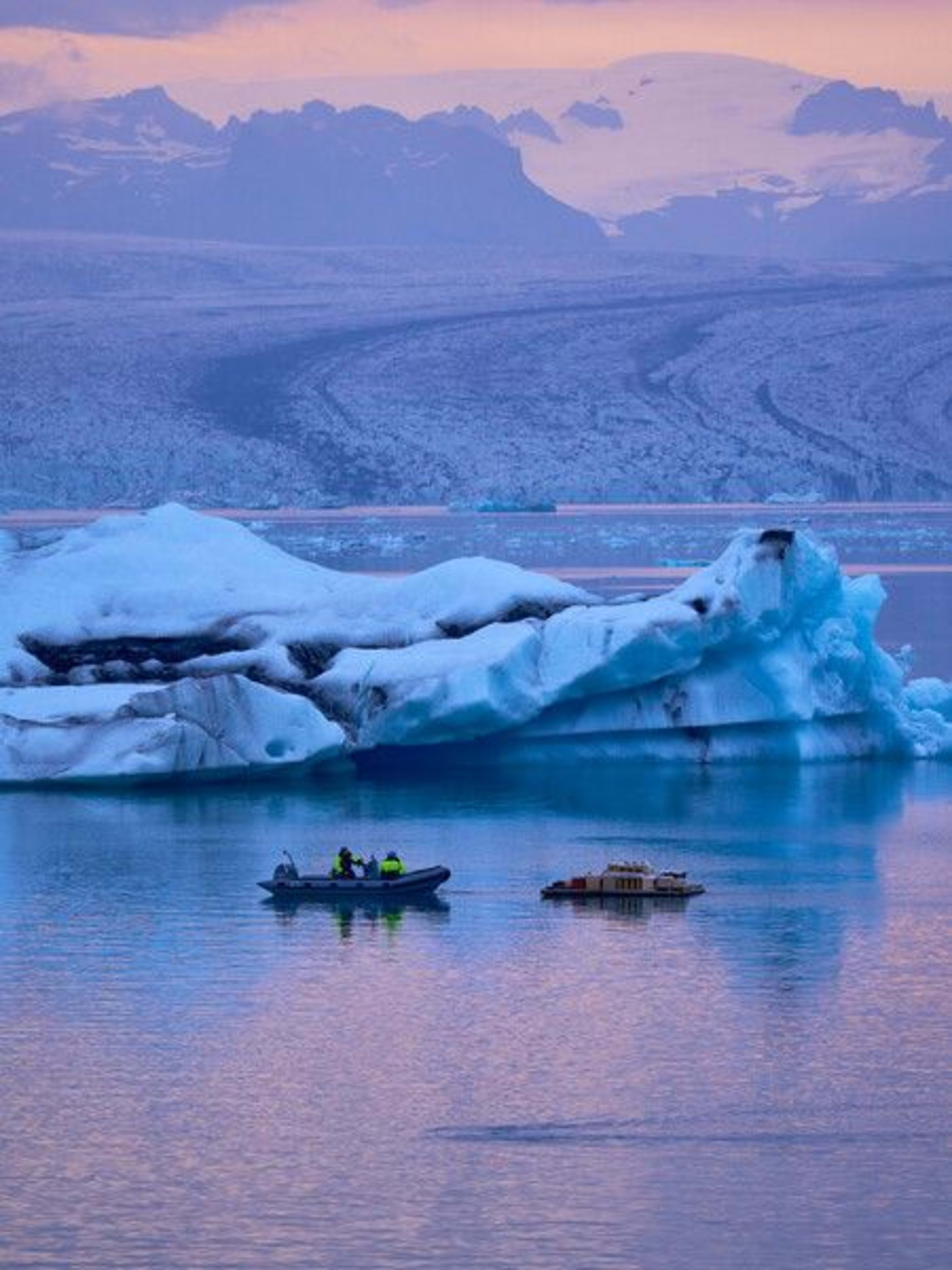 dreamy jokulsarlon glacier lagoon